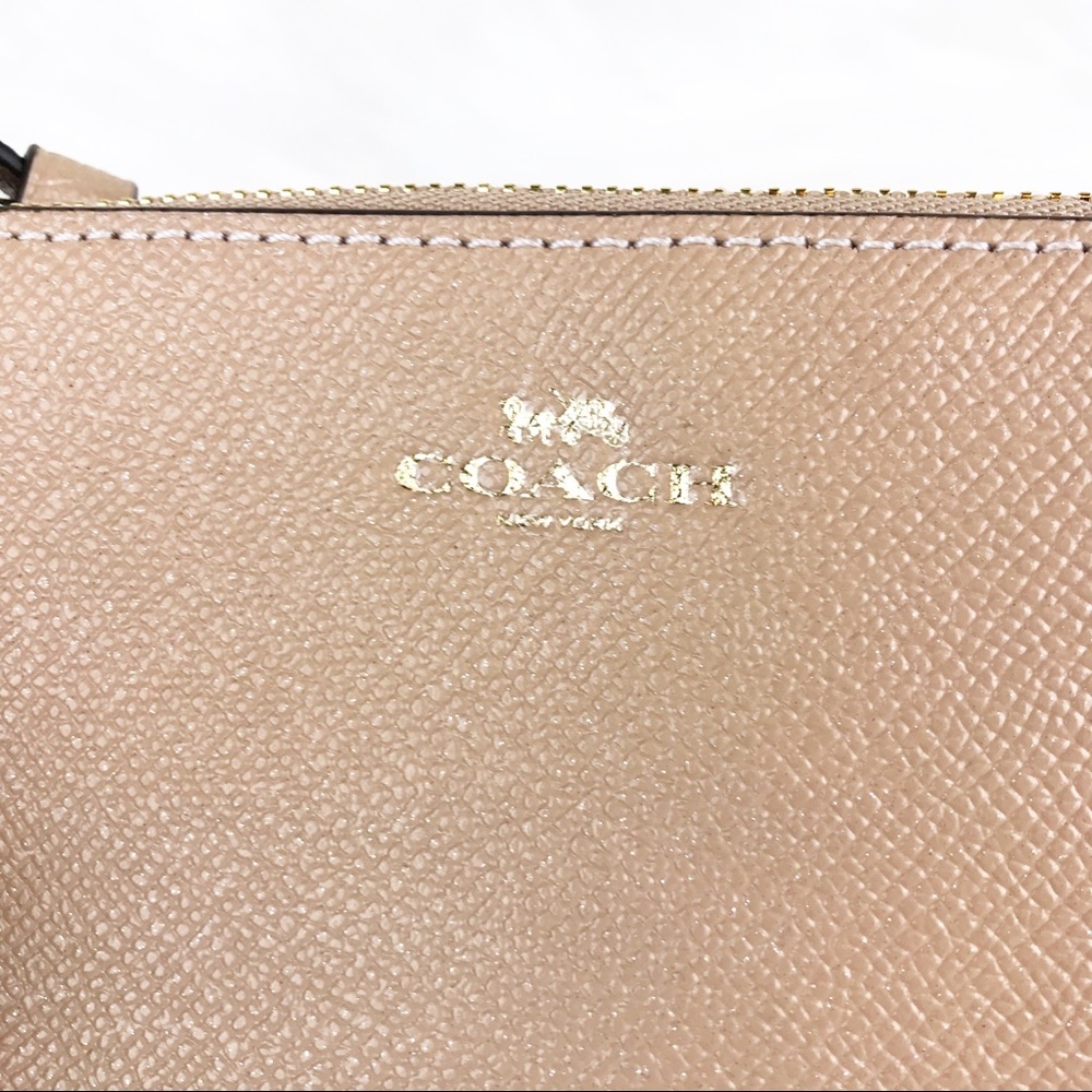 COACH NWT Blushed Nude Corner Zip Wristlet - Picture 3 of 8